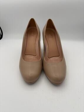 Women’s Naturalizer Size 8.5 Nude Leather Pumps